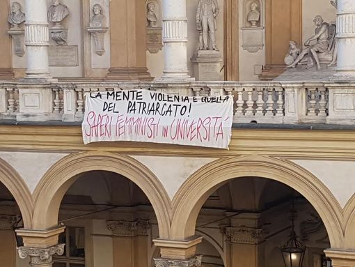 Contestazione a Torino durante il convegno contro la violenza sulle donne