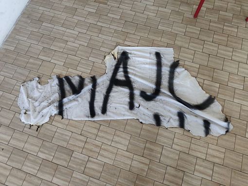 Moncalieri, bruciato nella notte lo striscione pro Liliana Segre degli studenti del Majorana. Il sindaco Montagna: "Sono disgustato"