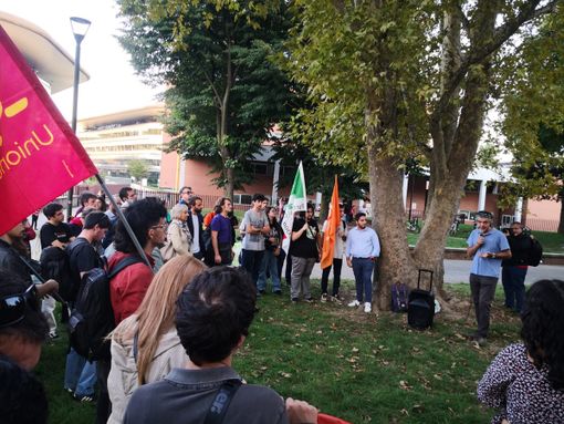 Sit-in per gli studenti aggrediti al Campus Einaudi, Pd e M5S: &quot;Grave silenzio di Cirio, Lega e FdI&quot; [VIDEO]