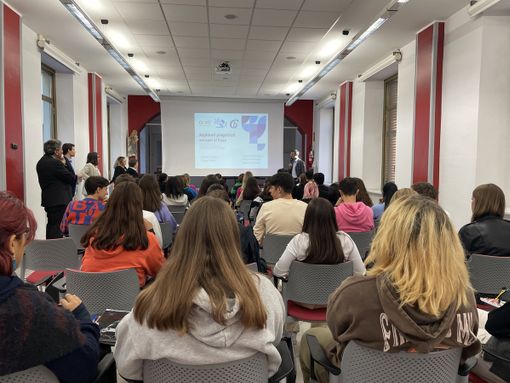 Ragazzi seduti in aula