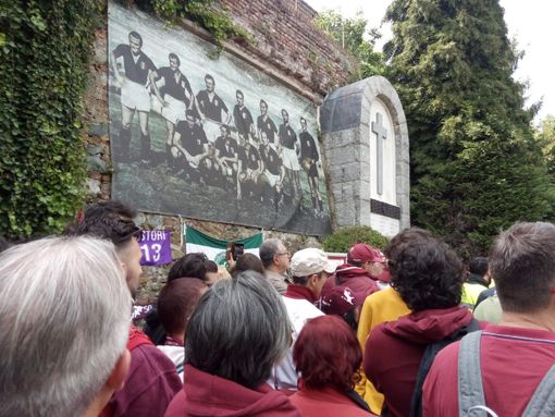 Aspettando la commemorazione al Duomo, la Basilica di Superga si colora di granata (FOTO e VIDEO) Aspettando la commemorazione al Duomo, la Basilica di Superga si colora di granata (FOTO e VIDEO)