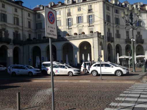 taxi parcheggiati taxi parcheggiati