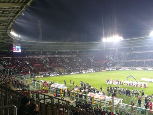 Risse, petardi e bombe carta: il derby porta anche a 9 arresti e 5 denunce. In manette anche un ultra bianconero che in Francia fa il poliziotto Risse, petardi e bombe carta: il derby porta anche a 9 arresti e 5 denunce. In manette anche un ultra bianconero che in Francia fa il poliziotto