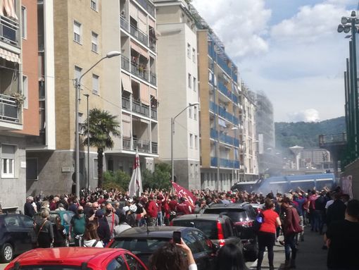 Tifosi del Toro fuori dallo Stadio Filadelfia