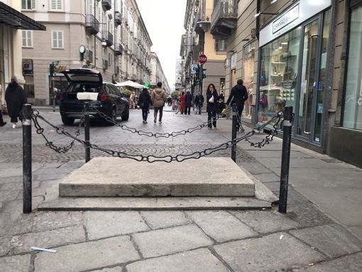 Chi o cosa copre la &quot;tomba di via Garibaldi&quot;? In pieno centro la storia poco conosciuta dai torinesi