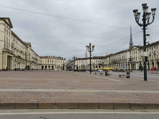 L'emergenza coronavirus svuota il centro e le strade di Torino (FOTO)
