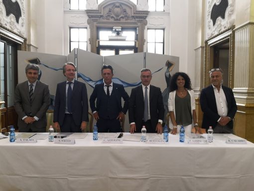 La Cina inaugura la Torino Fashion Week, dal 27 giugno al 3 luglio stilisti emergenti dal mondo La Cina inaugura la Torino Fashion Week, dal 27 giugno al 3 luglio stilisti emergenti dal mondo