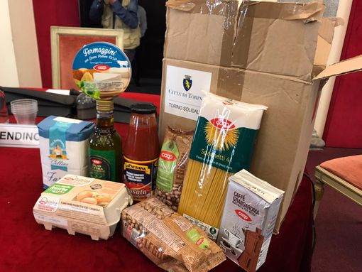 Torino Solidale tende la mano a 24mila torinesi: uno su quattro è una persona sola