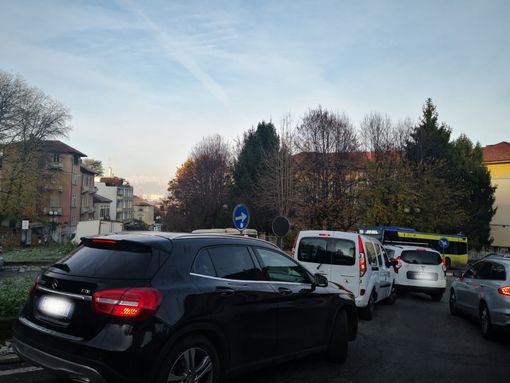 Traffico in tilt sulla collina torinese: auto bloccate tra Villa della Regina e corso Lanza