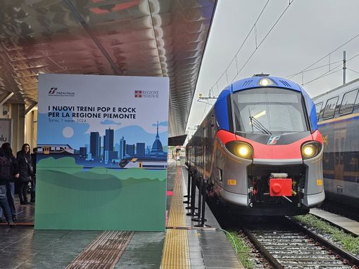 treni in stazione al binario di Porta Nuova treni in stazione al binario di Porta Nuova