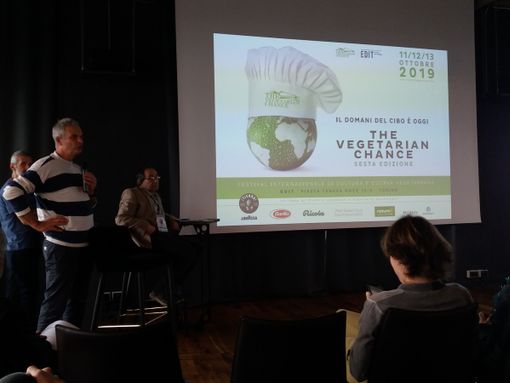 A Torino la sfida veg da Foer ai ristoranti: e la "generazione Greta" è la più sensibile A Torino la sfida veg da Foer ai ristoranti: e la "generazione Greta" è la più sensibile