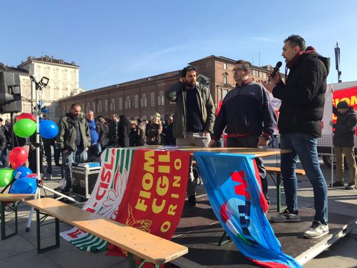 Le bollette, le telefonate delle banche per i mutui, la spesa fatta dagli amici: ecco le vere facce della Vertenza Torino [FOTO e VIDEO]