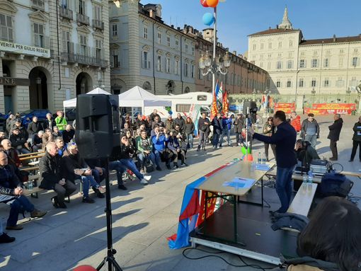 Altri casi di coronavirus nelle aziende, la protesta dei lavoratori di Torino e provincia: "La pandemia non si ferma davanti ai cancelli" Altri casi di coronavirus nelle aziende, la protesta dei lavoratori di Torino e provincia: "La pandemia non si ferma davanti ai cancelli"