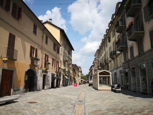 Nella pedonalizzata via Monferrato mancano i parcheggi: "Persi 15 stalli, sosta quadruplicata e fioccano le multe" Nella pedonalizzata via Monferrato mancano i parcheggi: "Persi 15 stalli, sosta quadruplicata e fioccano le multe"