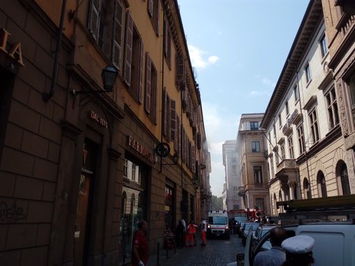 Grosso incendio in via Monte di Pietà a Torino (FOTO E VIDEO)