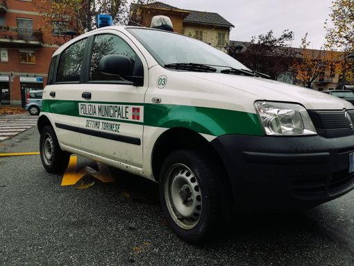 auto dei vigili urbani auto dei vigili urbani