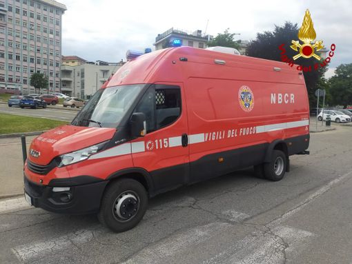 Intervento dei vigili del fuoco in corso Unità d'Italia