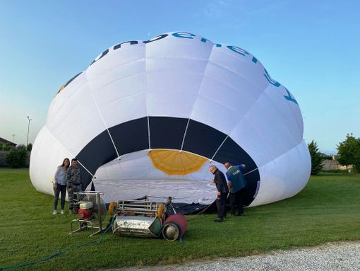Il 27 agosto vola in solidarietà al cospetto del Monviso