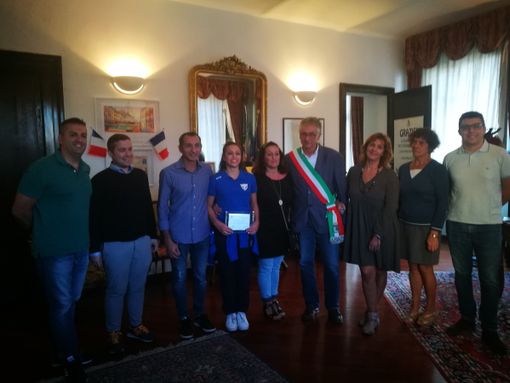 La Giunta di Santena ha premiato Aurora Ena, atleta agonista di twirling
