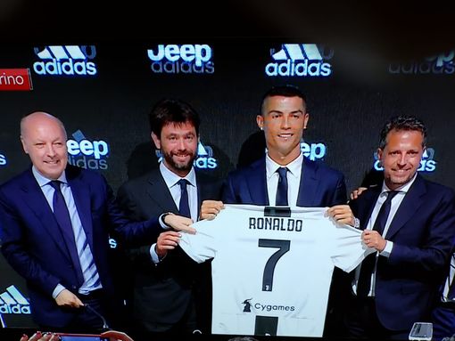 “La Juve non è un passo indietro, è stata una scelta facile. Spero di portare fortuna per vincere la Champions” “La Juve non è un passo indietro, è stata una scelta facile. Spero di portare fortuna per vincere la Champions”