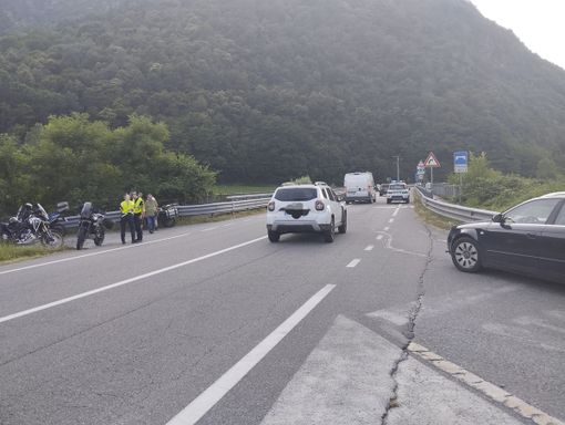 Frontale a Villar Perosa tra auto e moto Frontale a Villar Perosa tra auto e moto