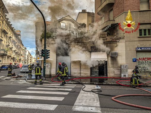 Incendio in una gelateria di via Principi d'Acaja