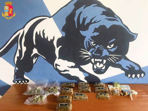 droga sequestrata dalla Polizia droga sequestrata dalla Polizia