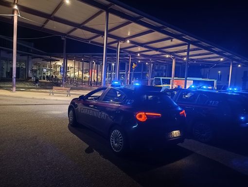 Guidava senza patente: 19enne fermato dai carabinieri davanti alla stazione di Chivasso Guidava senza patente: 19enne fermato dai carabinieri davanti alla stazione di Chivasso