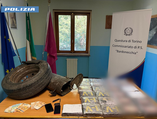 Bardonecchia, la polizia intercetta il furgone della droga: all'interno 29 kg di cocaina