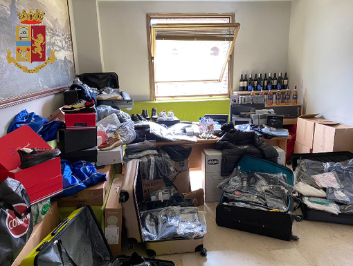 Cercavano marijuana, trovano bazar nel lusso in periferia a Torino: denunciato 44enne