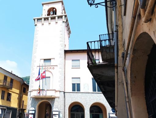 Il municipio di Torre con le antenne Il municipio di Torre con le antenne