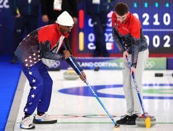 Snoop Dogg e il curling, scoppia l'amore a Milano Cortina Snoop Dogg e il curling, scoppia l'amore a Milano Cortina