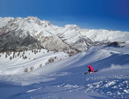 Falsi infortuni sugli sci a Bardonecchia per truffare l'assicurazione: denunciati 2 medici e 28 persone