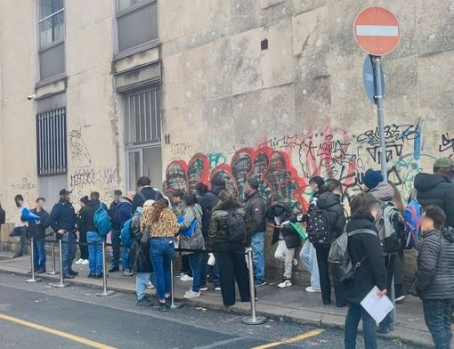 Code Ufficio Immigrazione, la Questura: "Situazione in miglioramento, da gennaio emessi oltre 48 mila permessi"