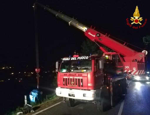 Almese, auto sbanda e finisce nella scarpata: illesa la donna alla guida Almese, auto sbanda e finisce nella scarpata: illesa la donna alla guida