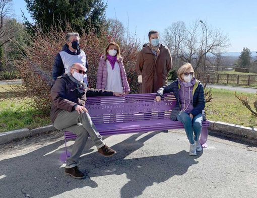 Una panchina lilla a Lanzo contro i disturbi del comportamento alimentare
