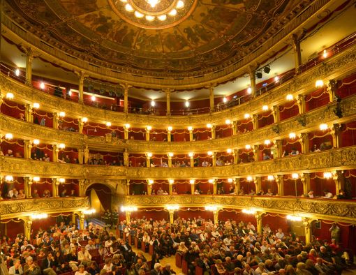 “100% Teatro”, lo Stabile mette a disposizione 100 biglietti al prezzo di 10 euro per ogni spettacolo fino al 31 ottobre