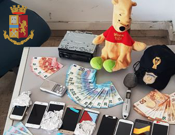 Pupazzo di Winnie The Pooh “imbottito” di cocaina Pupazzo di Winnie The Pooh “imbottito” di cocaina