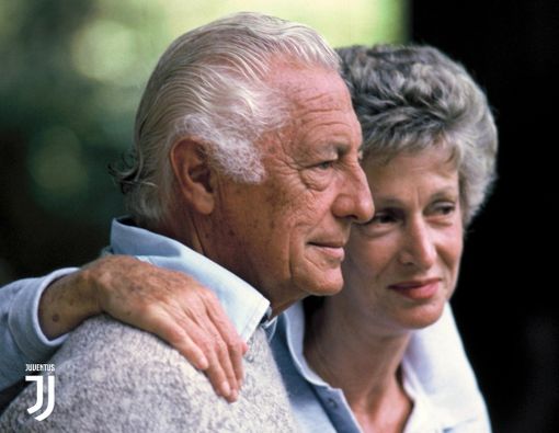 &quot;Donna Marella&quot;  con l'Avvocato Agnelli in una foto tratta dal sito internet della Juventus