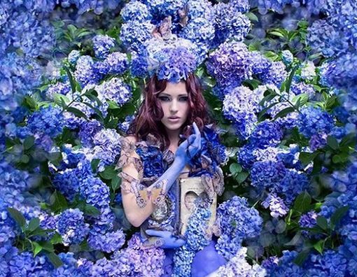 [Photo credits - Kirsty Mitchell - The secret Garden, 2010]