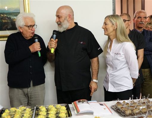 A Moncalieri grande pubblico per la presentazione della Guida dei Ristoranti della Tavolozza con Bruno Gambarotta