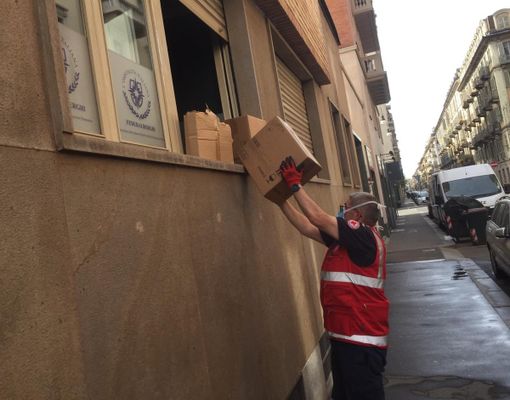Coronavirus, dagli albergatori torinesi materiali in aiuto della Croce Rossa di Susa Coronavirus, dagli albergatori torinesi materiali in aiuto della Croce Rossa di Susa