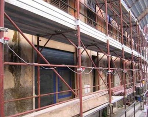 ponteggio in corso giulio cesare