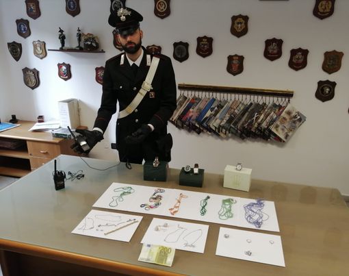 Cinque denunce per furto al campo nomadi di Rebaudengo: recuperati orologi e pietre preziose