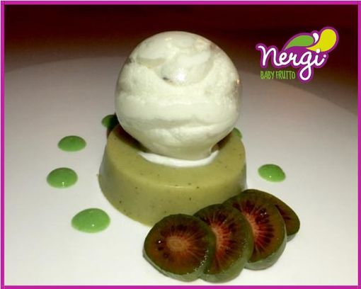 Mercoledì Veg: bavarese di Nergi, sfera d'isomalto con panna montata e Nergi fresco, crema dolce di asparagi Mercoledì Veg: bavarese di Nergi, sfera d'isomalto con panna montata e Nergi fresco, crema dolce di asparagi