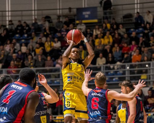 Basket, la Reale Mutua attesa dal 'Monday Night' contro Piacenza