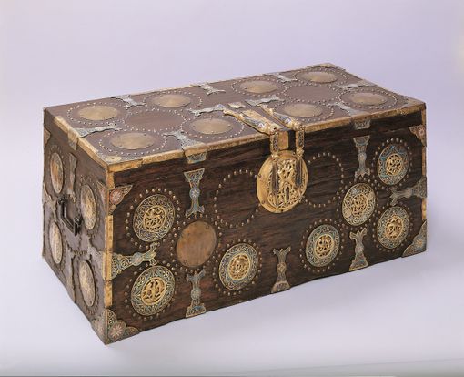 Palazzo Madama lancia la campagna di raccolta fondi per "ridare smalto" al cofano di Guala Bicchieri Palazzo Madama lancia la campagna di raccolta fondi per "ridare smalto" al cofano di Guala Bicchieri