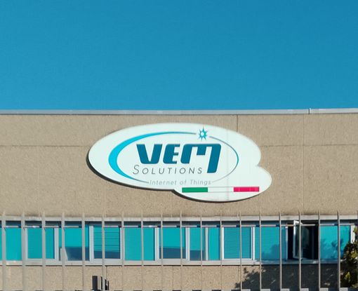 scritta di un'azienda scritta di un'azienda