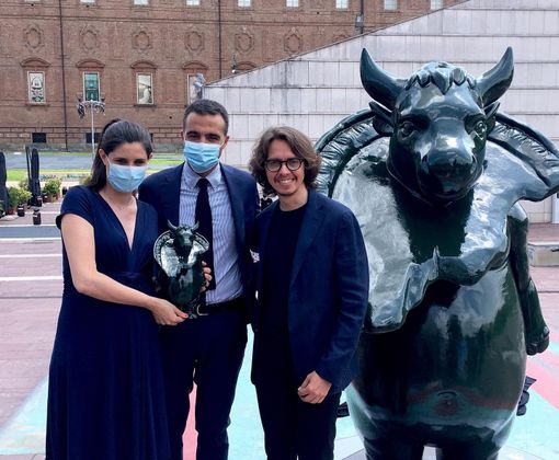 Chiara Appendino con Nicola Russo e Toret gigante Chiara Appendino con Nicola Russo e Toret gigante