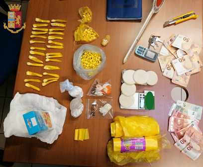 Arrestato "influencer" dello spaccio in zona movida: nascondeva in casa più di un chilo di droga